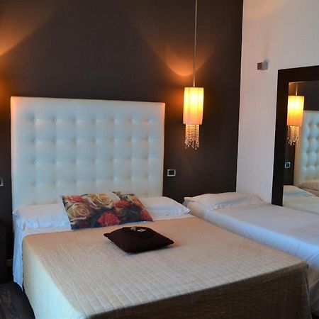 Hotel In - Lounge Room Cazzago  Bagian luar foto