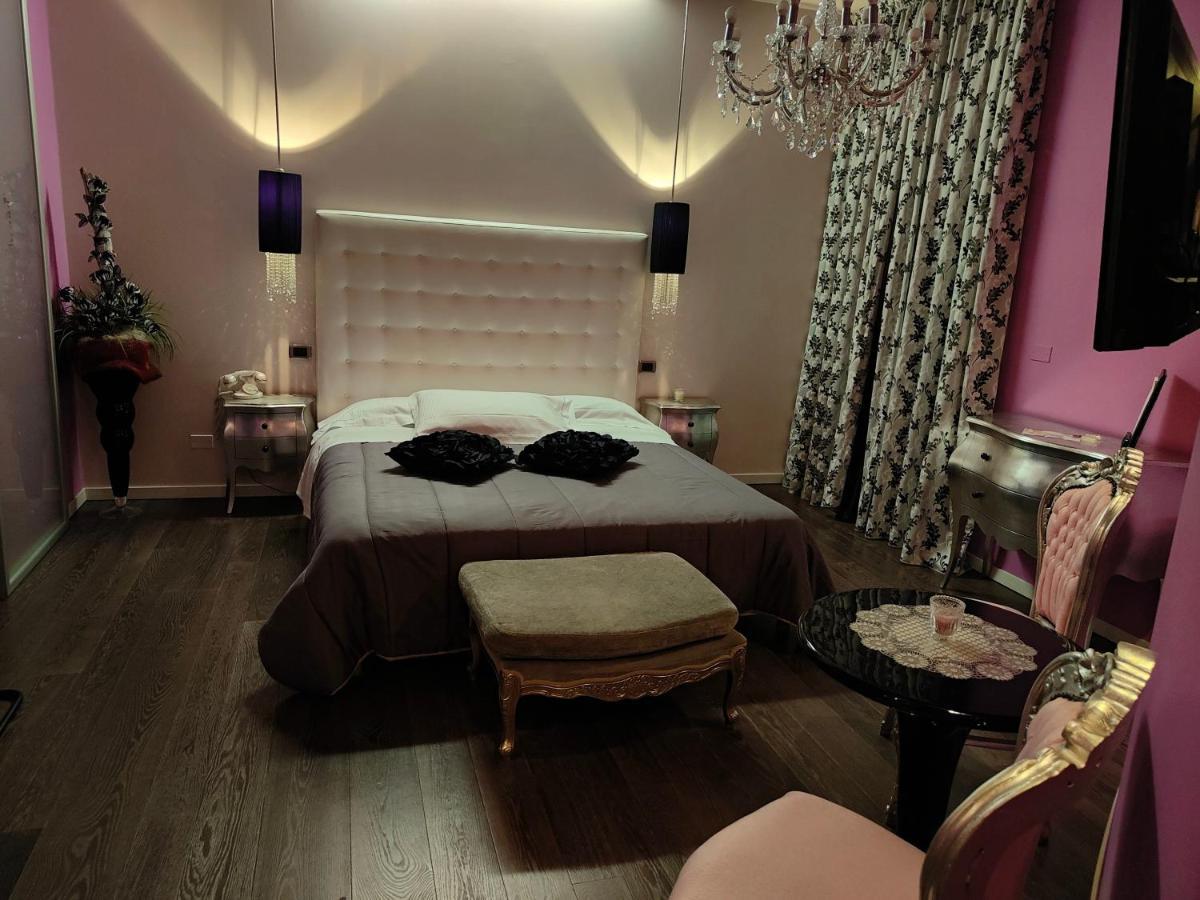 Hotel In - Lounge Room Cazzago  Bagian luar foto
