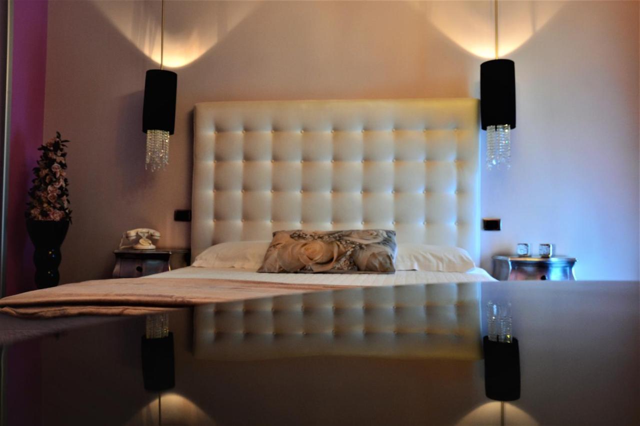 Hotel In - Lounge Room Cazzago  Bagian luar foto