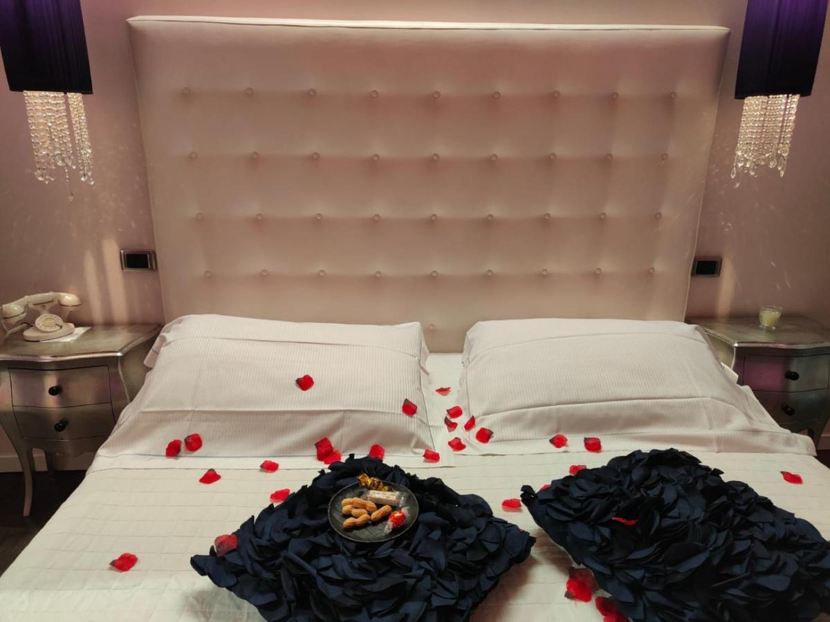 Hotel In - Lounge Room Cazzago  Bagian luar foto