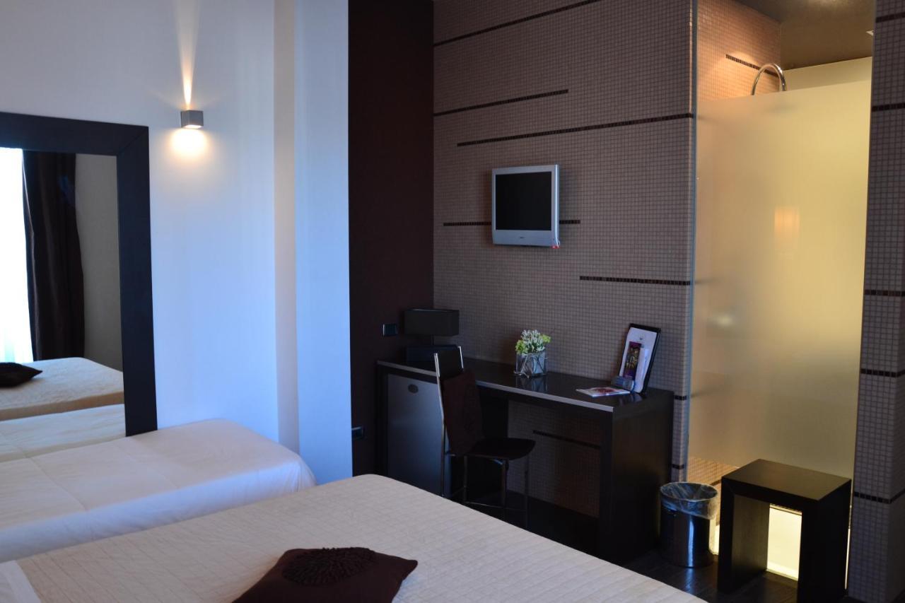 Hotel In - Lounge Room Cazzago  Bagian luar foto