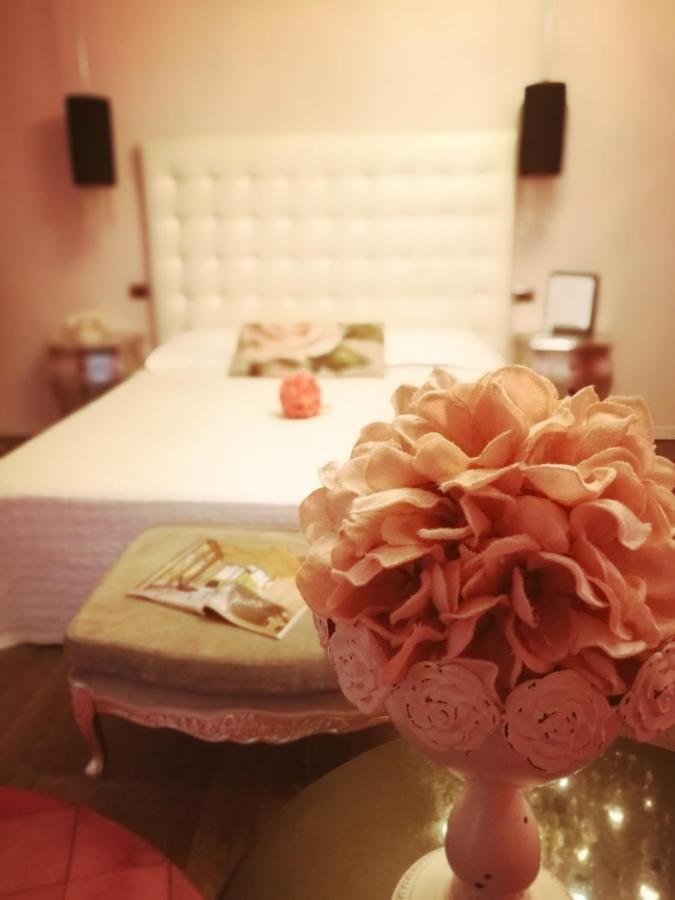 Hotel In - Lounge Room Cazzago  Bagian luar foto