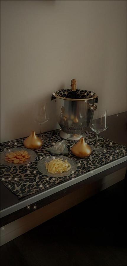 Hotel In - Lounge Room Cazzago  Bagian luar foto