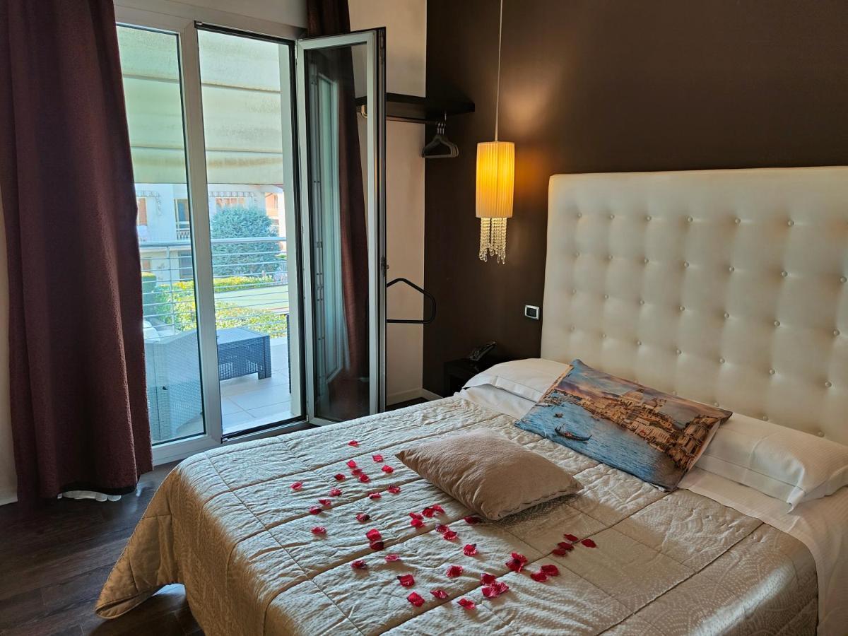 Hotel In - Lounge Room Cazzago  Bagian luar foto