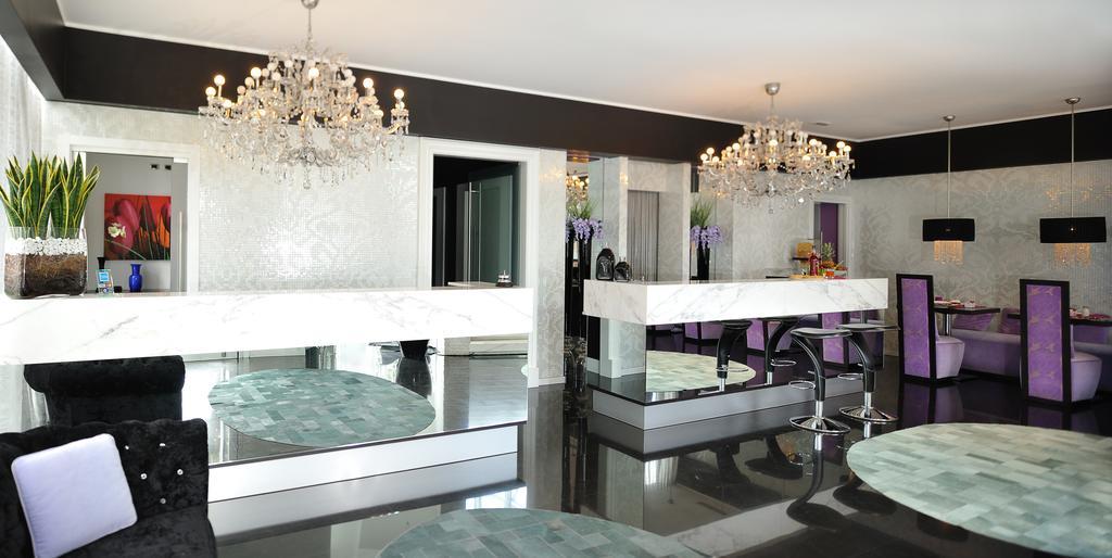 Hotel In - Lounge Room Cazzago  Bagian luar foto