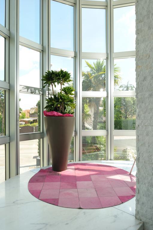 Hotel In - Lounge Room Cazzago  Bagian luar foto