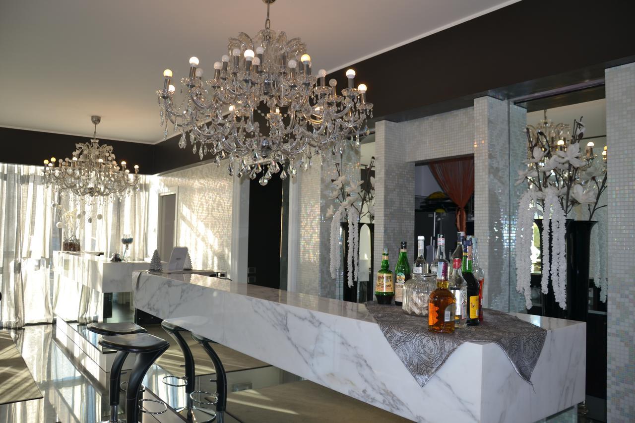 Hotel In - Lounge Room Cazzago  Bagian luar foto
