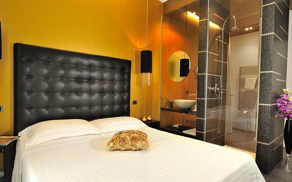 Hotel In - Lounge Room Cazzago  Bagian luar foto
