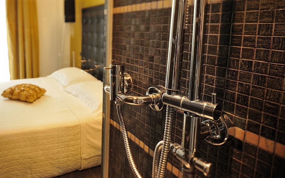 Hotel In - Lounge Room Cazzago  Bagian luar foto