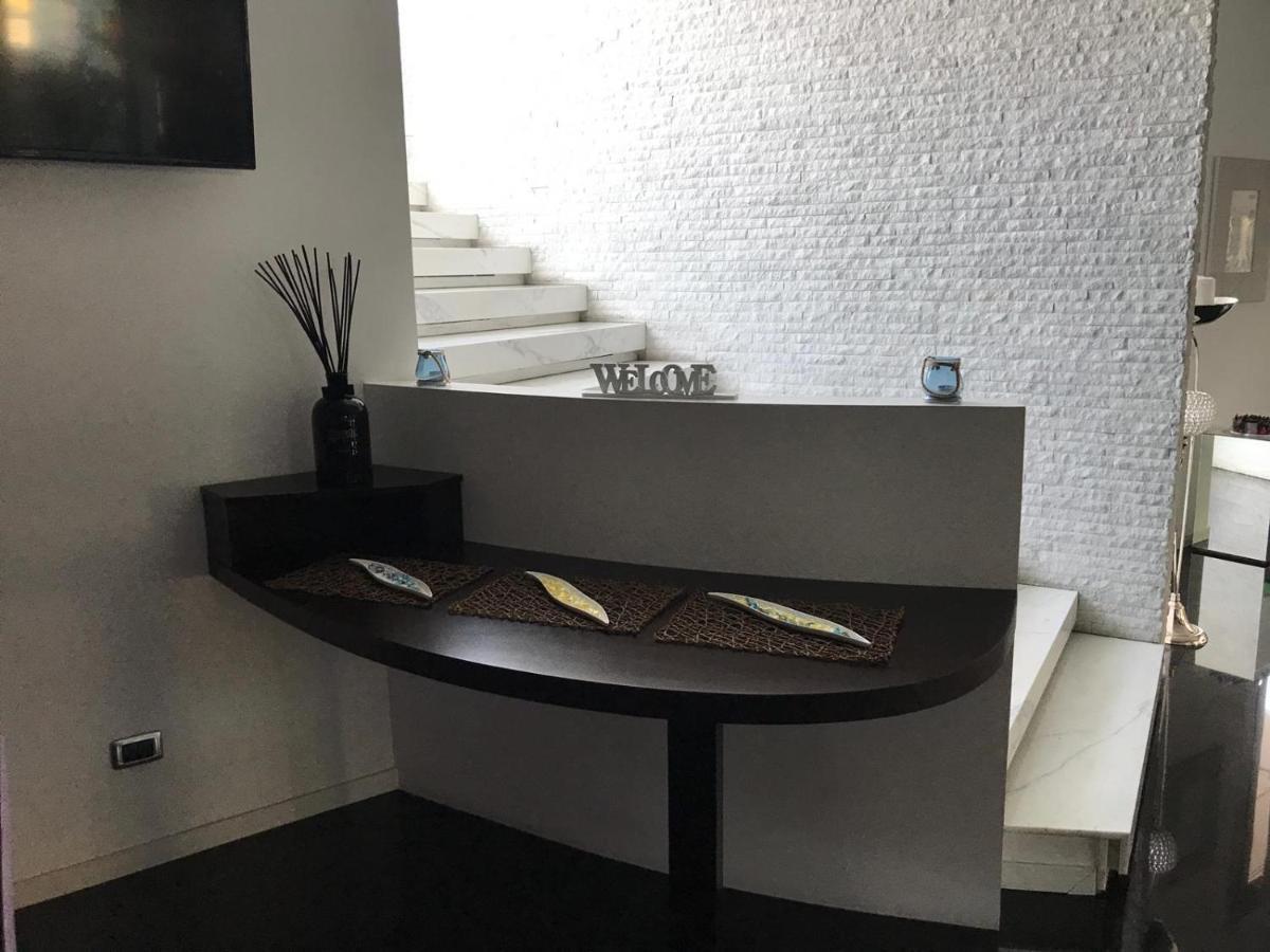 Hotel In - Lounge Room Cazzago  Bagian luar foto